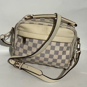 Beautiful Crossbody Bag in Cream